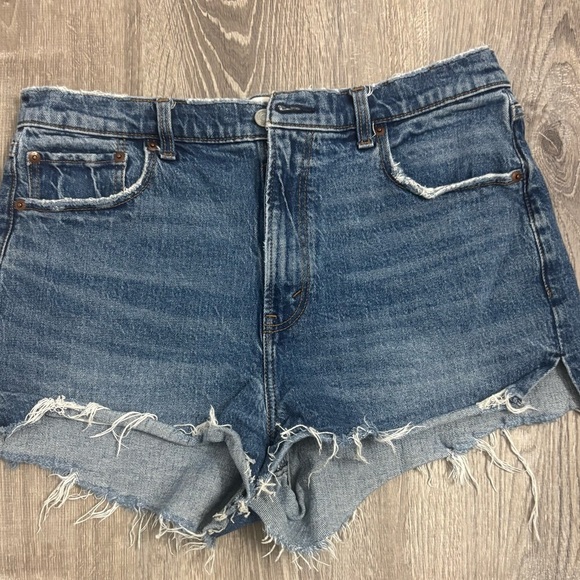 Abercrombie women’s jean shorts size 31/12 - Picture 1 of 3